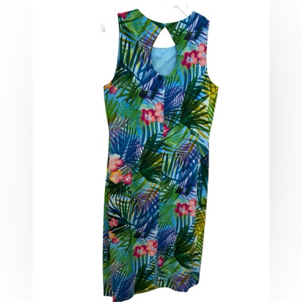 Floral sleeveless dress!